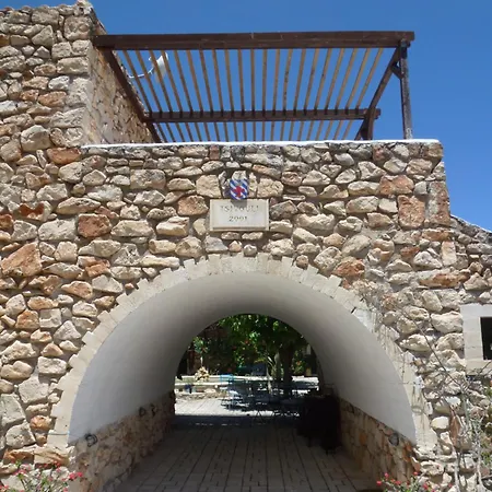 Oda ve Kahvaltı Tsivouli