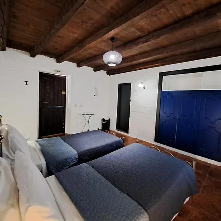 Tsivouli Oda ve Kahvaltı 4*